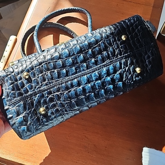 Croc Embossed Handbag - Picture 3 of 8